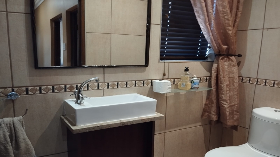 5 Bedroom Property for Sale in Van Der Hoff Park North West